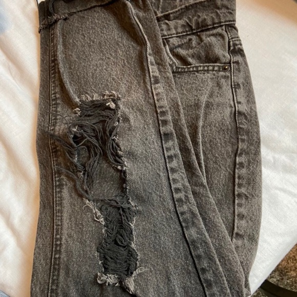 Pull and bear black ripped mom jeans :)! - Picture 2 of 3